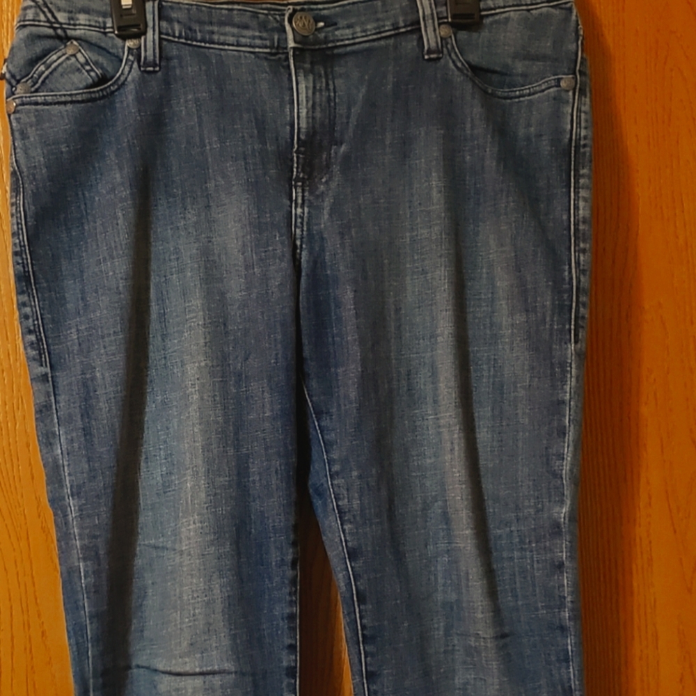 Rock & Republic Medium Wash Kasandra Jeans